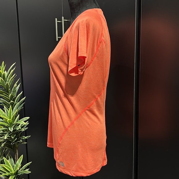 The North Face Athletic scoop neck, soft stretch,logo graphic T, summer,everyday - Picture 3 of 9